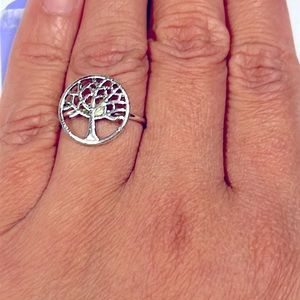 Claire’s Silver Toned Ring.